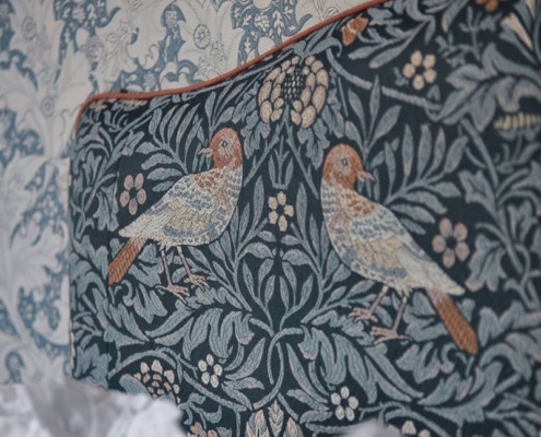Bezugsstoff Blumenmuster Bird Tapestry MorrisandCo MEWF237312